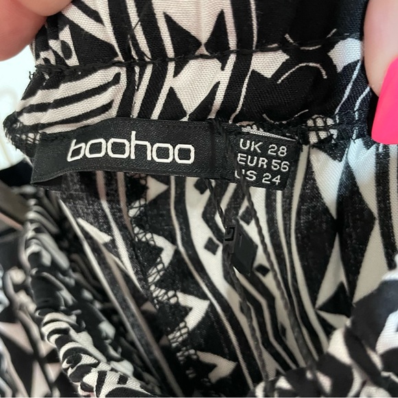 NWT high waist pull on shorts. 24w - Picture 5 of 9